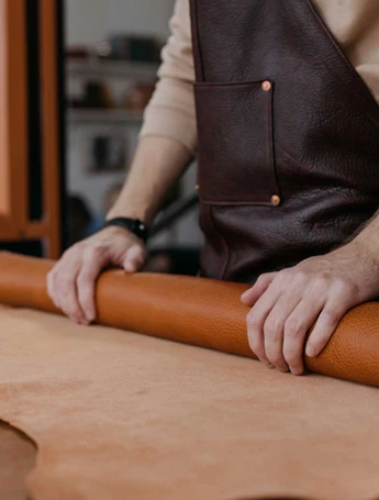 از پوست تا محصول نهایی: فرآیندهای شیمیایی کلیدی در صنعت چرم